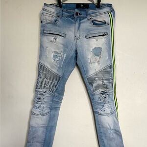 30x30 FOCUSED JEANS WITH GREEN STRIPE ACCENTS